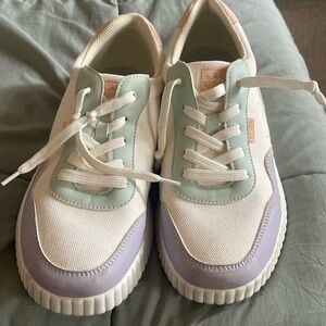 NWOT Bob’s sneakers